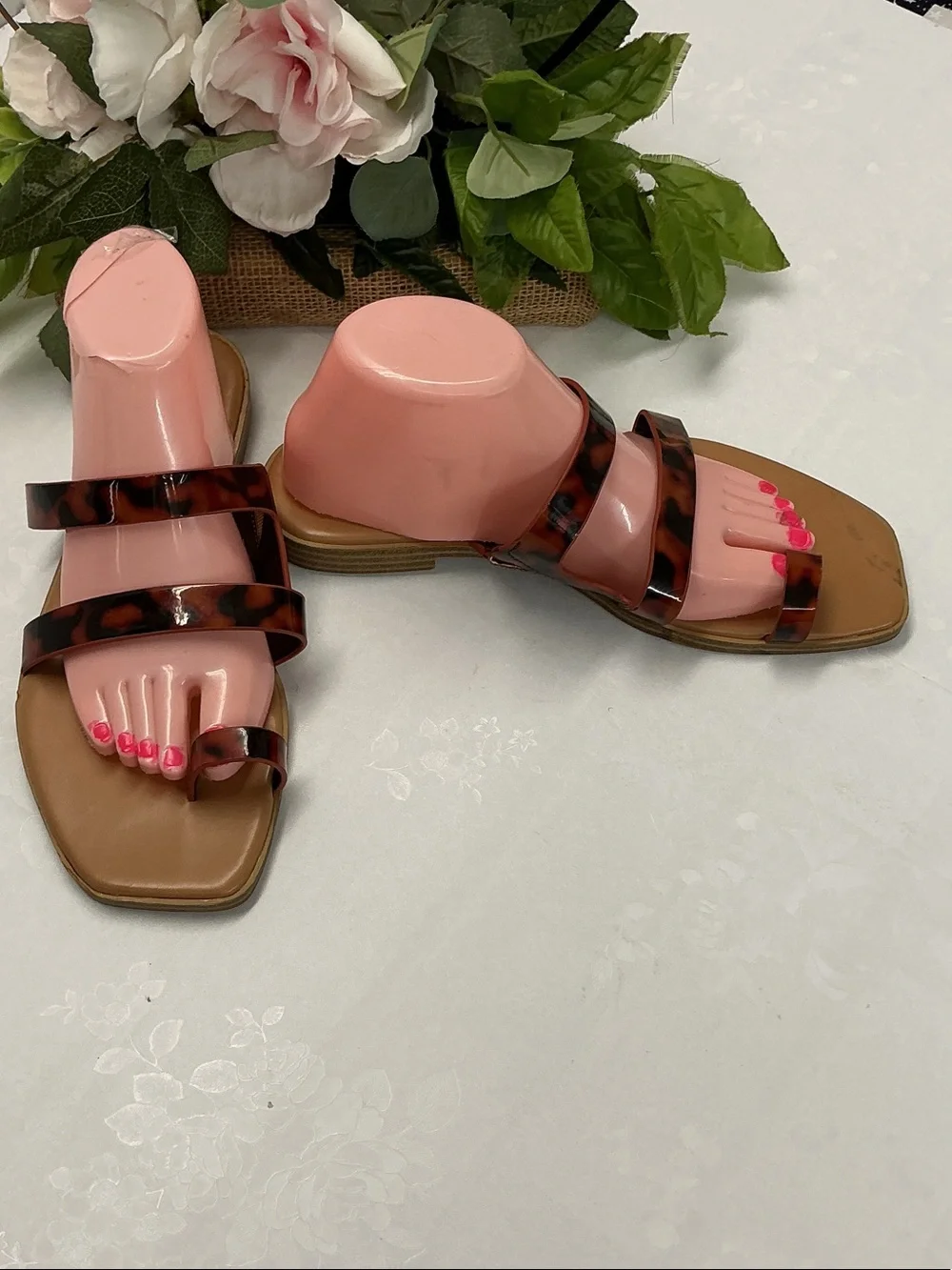 Tortoiseshell Strap Women's Flat Sandals - Brown